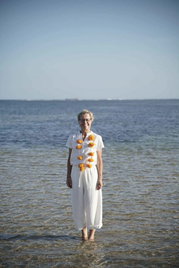 Charlotte på stranden i Bali