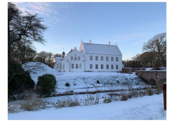 Tanghuset med sne fra dec. 2023